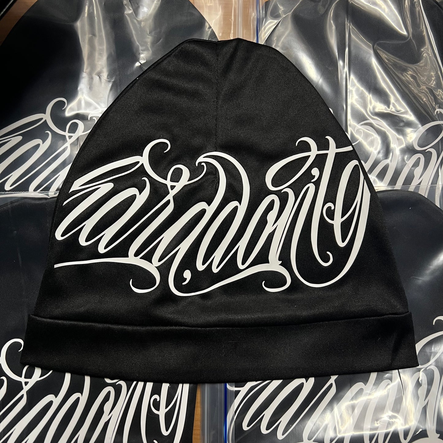 Skull Cap “GT Lettering Negro y Blanco”