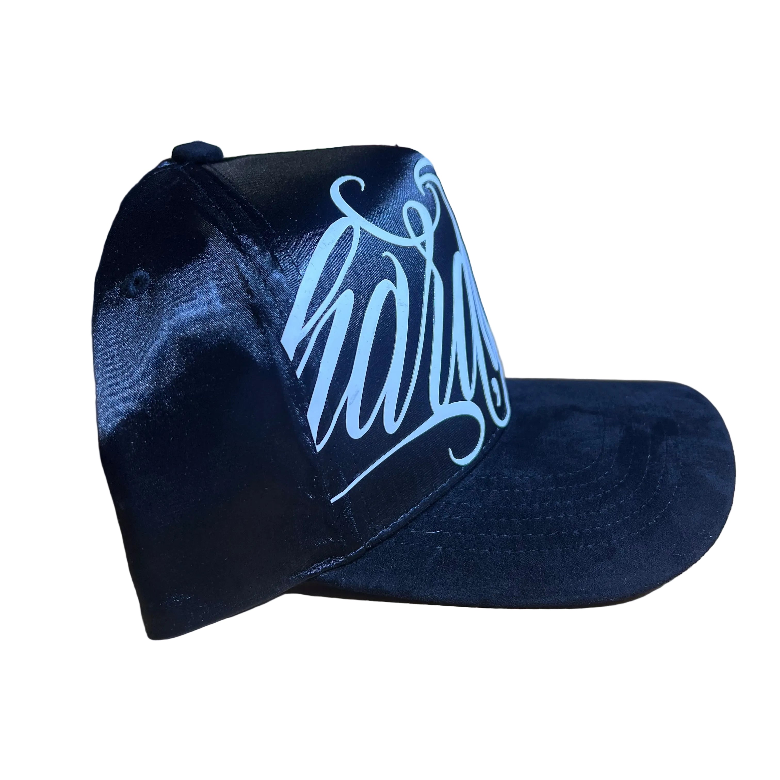 Cap Curvo Premium “GT Lettering Negro y Blanco”