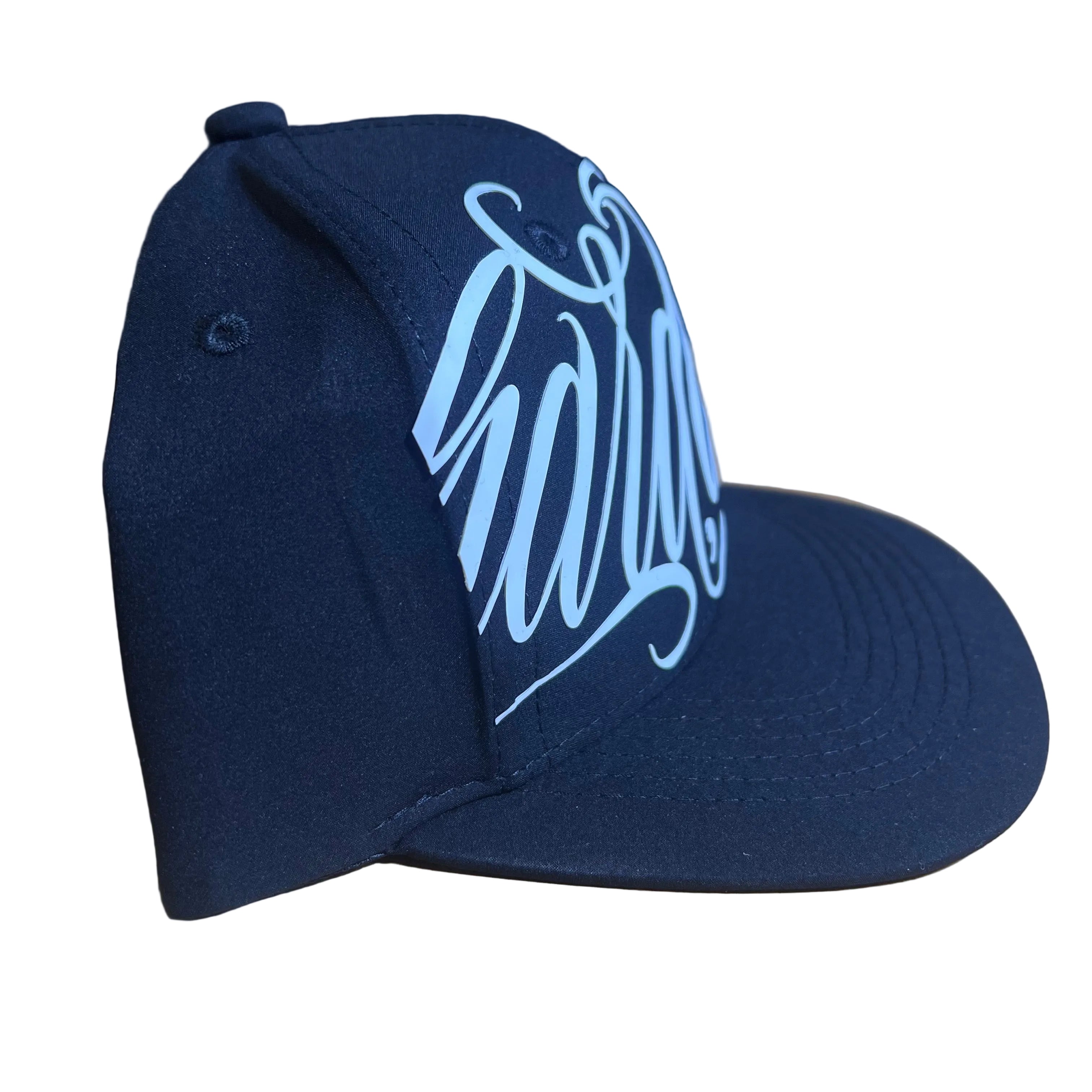 Cap Plano “GT Lettering Negro y Blanco”