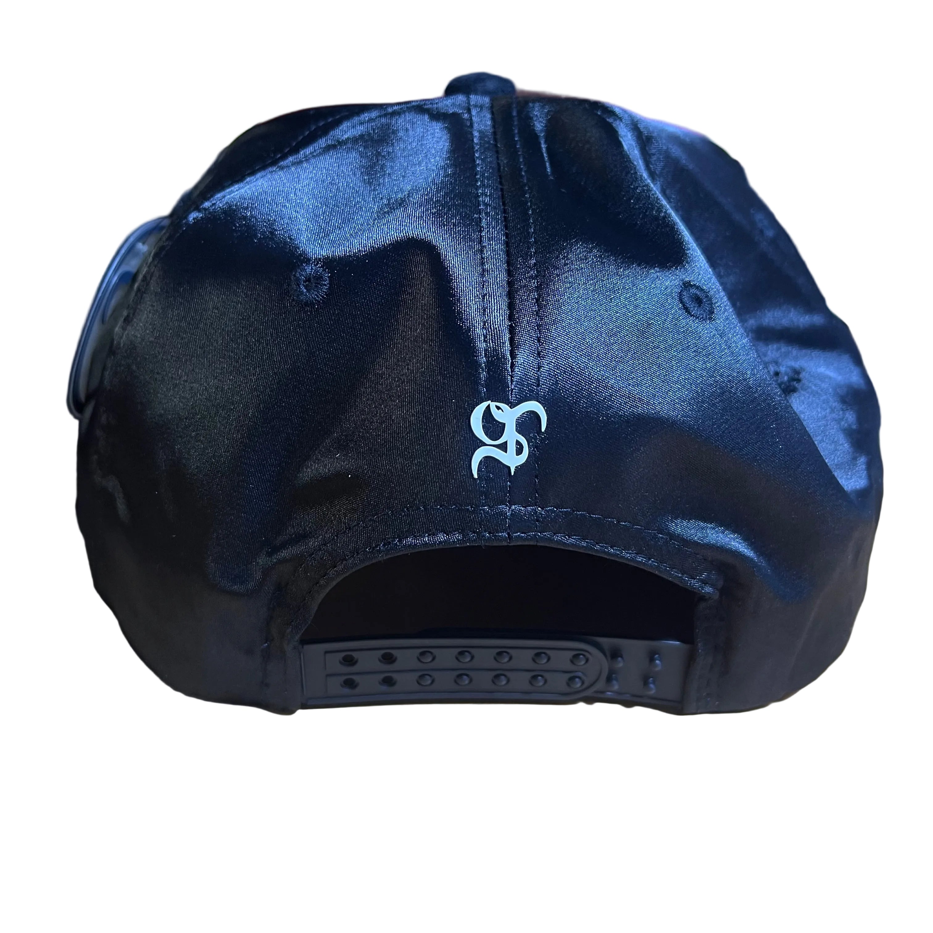 Cap Curvo Premium “GT Lettering Negro y Blanco”
